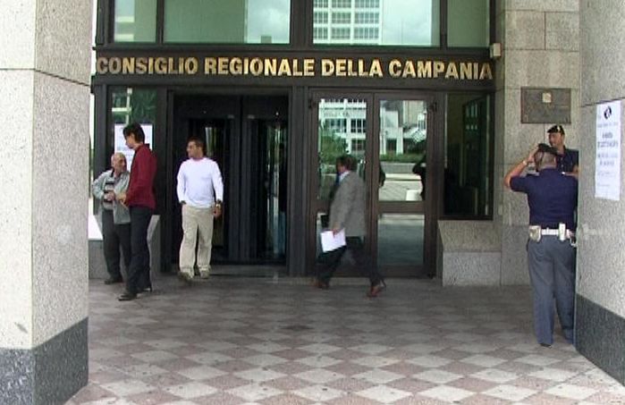 Regiona Campania – Passa la legge per il fitto e l’alienazione delle case abusive da demolire